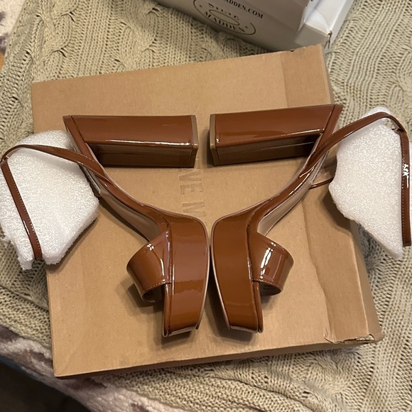 Steve Madden Women's Cognac Patent Platform Heels - Picture 3 of 9